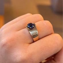 Load image into Gallery viewer, DS Ceylon Sapphire Tapered Band
