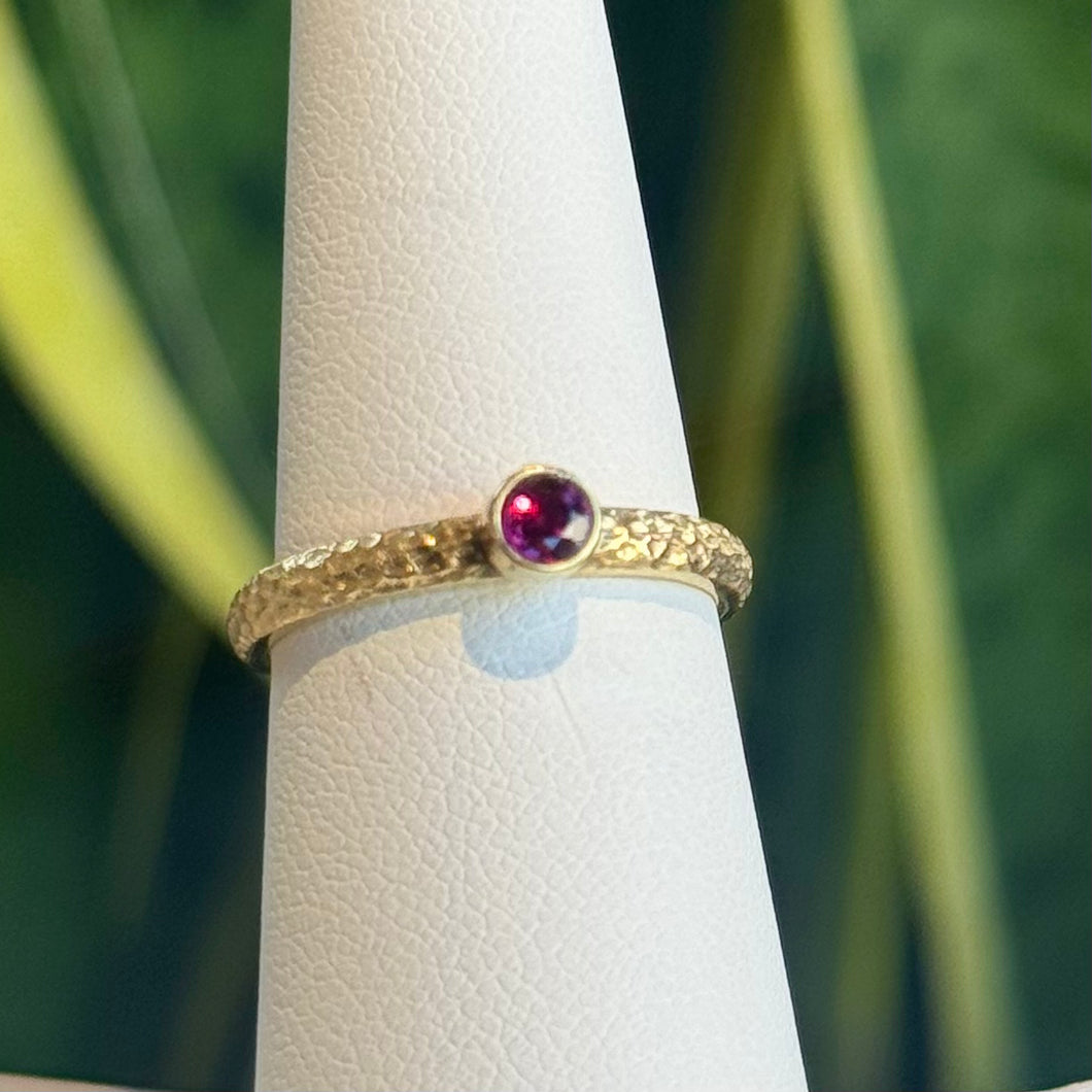 DS Bezel Set Ruby in Hammered Band