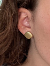 Load image into Gallery viewer, DS Soft Square Green Gold Studs
