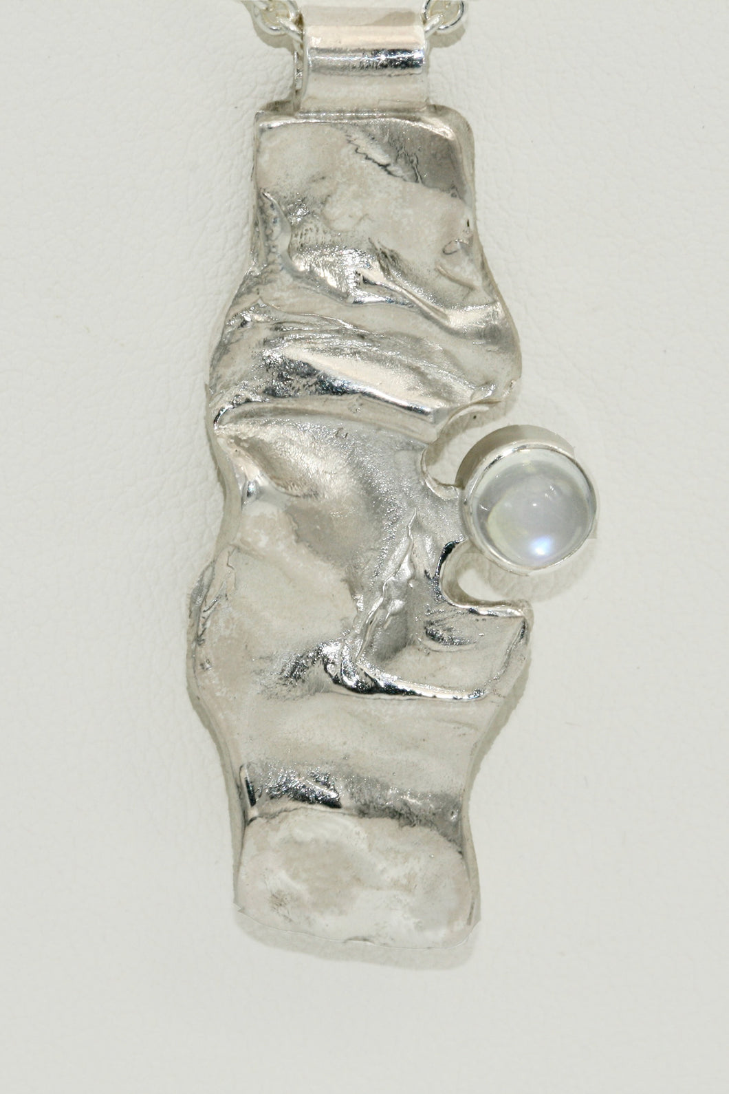 DS Retro Moonstone Pendant