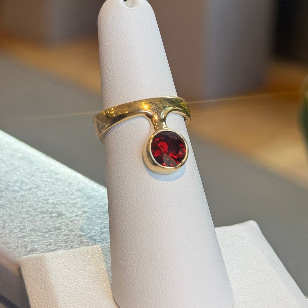 DS Floating Bezel Garnet Ring