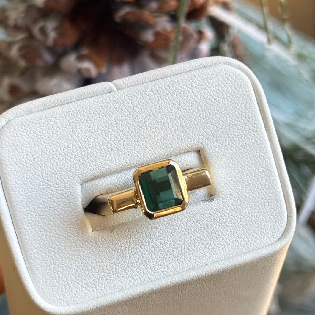 DS Square Green Tourmaline Bezel Set Ring