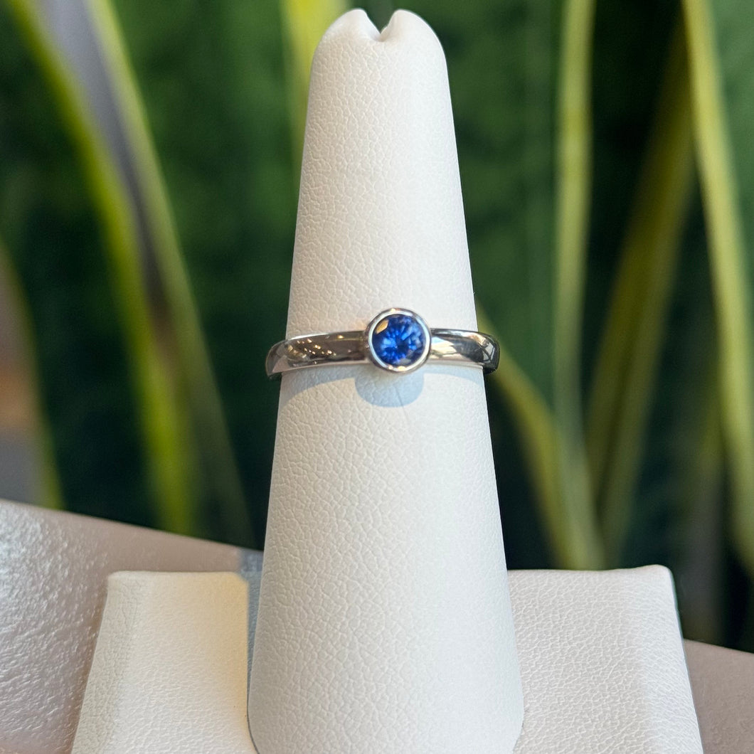 DS Ceylon Sapphire Bezel Set White Gold Ring
