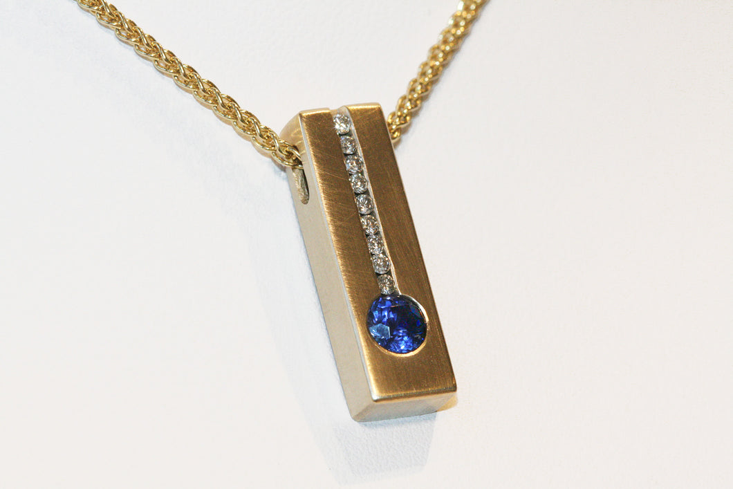 DS Ceylon Sapphire Pendant with diamonds