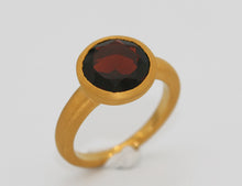 Load image into Gallery viewer, Mozambique Garnet Ring
