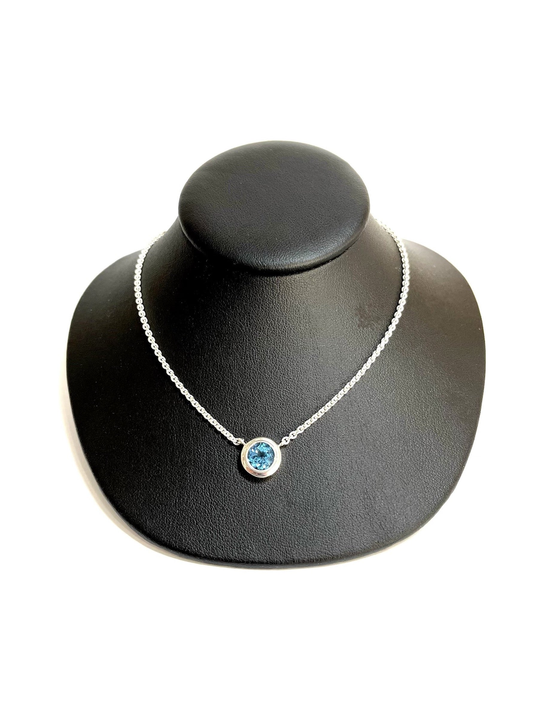 ネックレス・ペンダント Semi Precious Necklace #7730 White hoop Adjustable Necklace | APM Monaco
